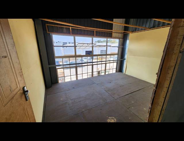 375M² WAREHOUSE TO LET IN ROSSLYN